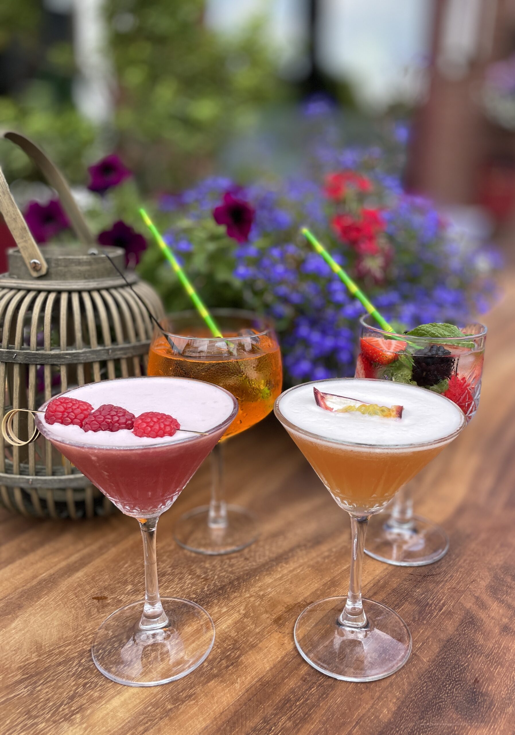 Cocktails op het terras van De Heeren van Dorth in Bathmen